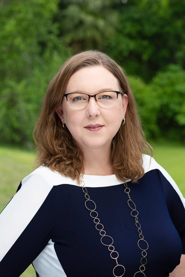 Amy Thomas Profile Picture 01